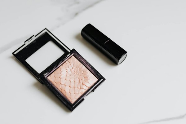 Le Pouvoir Révolutionnaire de l'Achat de Vêtements de Seconde Main